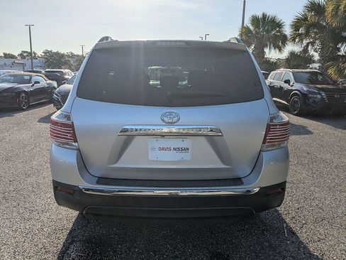 Used 2013 Toyota Highlander Plus FWD image 5
