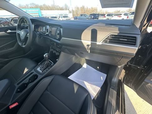 Used 2021 Volkswagen Jetta SE w/ SE Cold Weather Package image 31