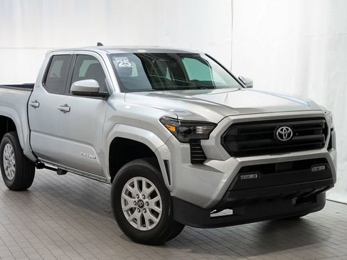 Certified 2025 Toyota Tacoma SR5 AWD/4WD image 1