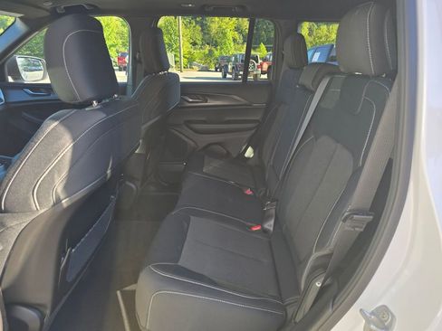 New 2025 Jeep Grand Cherokee Laredo X w/ Luxury Tech Group I image 10