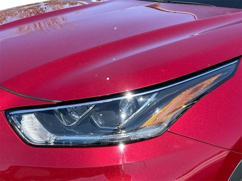 Used 2023 Toyota Highlander Limited image 13