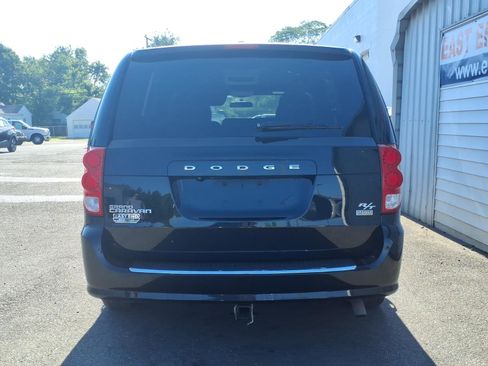 Used 2016 Dodge Grand Caravan R/T FWD image 4