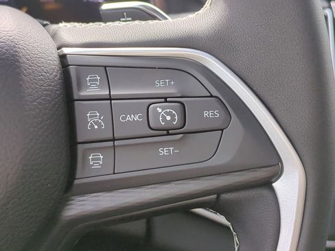 New 2025 Jeep Grand Cherokee L Laredo image 27