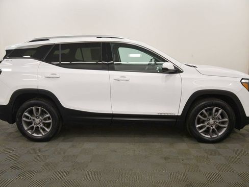 Used 2024 GMC Terrain SLT image 9