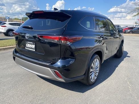 Used 2024 Toyota Highlander Platinum image 7