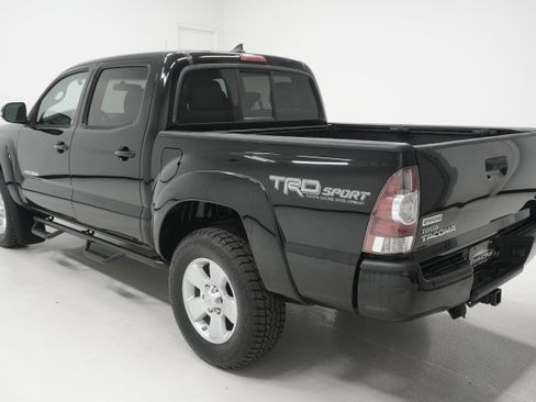 Used 2015 Toyota Tacoma TRD Sport w/ TRD Sport Package image 5