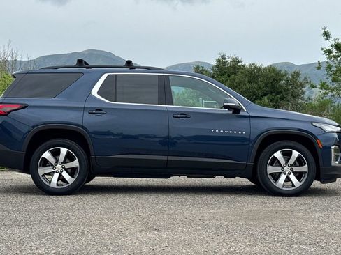 Certified 2023 Chevrolet Traverse LT w/ LT Premium Package image 3