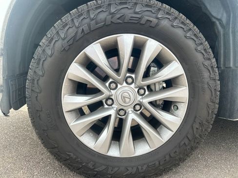 Used 2019 Lexus GX 460 image 16