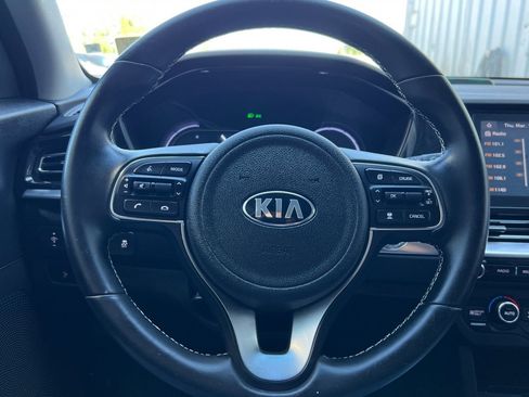 Used 2021 Kia Niro EX image 24