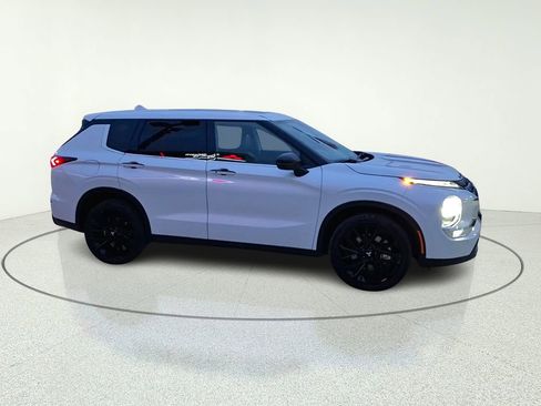 Used 2022 Mitsubishi Outlander SE FWD image 8