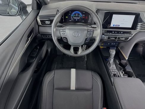 Used 2025 Toyota Camry SE image 26