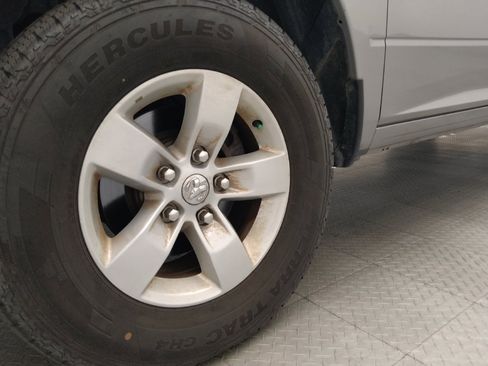 Used 2020 RAM 1500 Classic SLT AWD/4WD image 31
