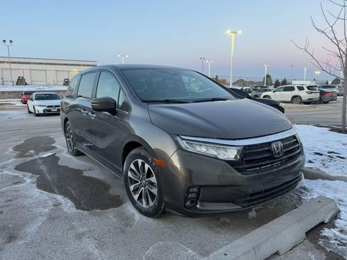 Used 2023 Honda Odyssey EX-L image 3