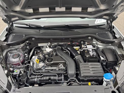 New 2026 Volkswagen Taos SE image 10