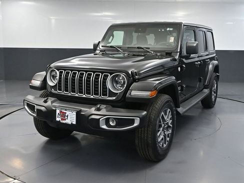 Used 2024 Jeep Wrangler Sahara image 11