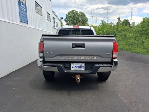 Used 2017 Toyota Tacoma SR5 w/ Tow Package AWD/4WD image 11
