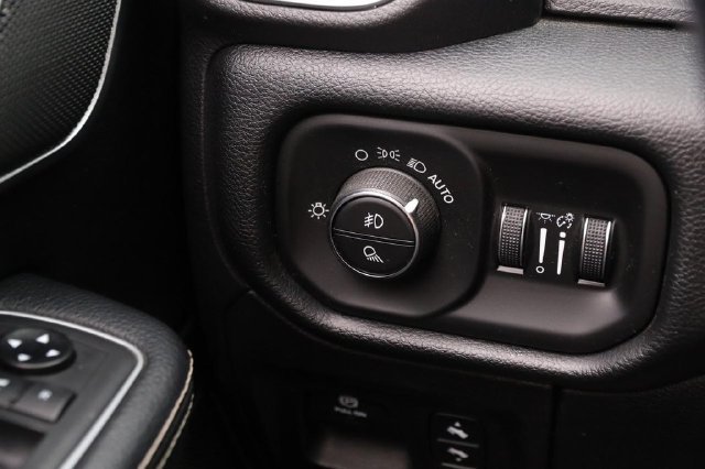 Used 2021 RAM 1500 Laramie AWD/4WD image 21