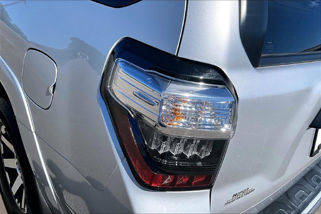 Used 2024 Toyota 4Runner TRD Off-Road AWD/4WD image 22