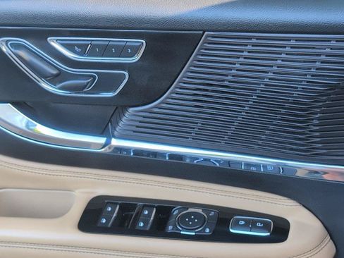 Used 2022 Lincoln Corsair Reserve w/ Elements Package FWD image 20