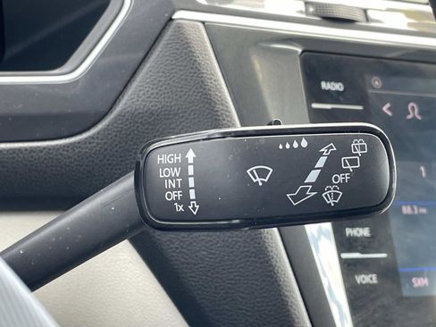 Used 2024 Volkswagen Tiguan SE image 25