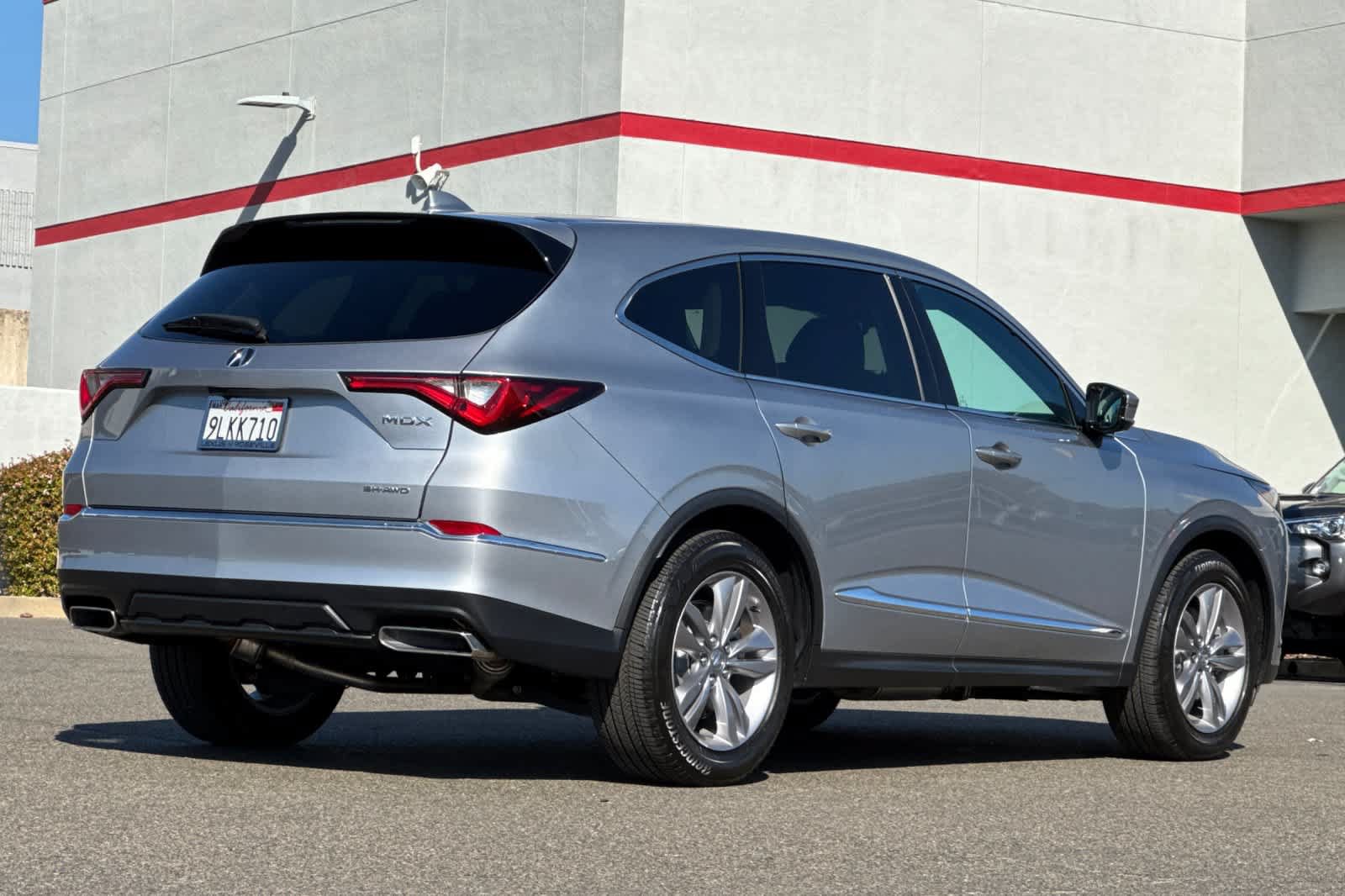 Used 2024 Acura MDX SH-AWD image 2