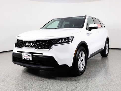 Used 2022 Kia Sorento LX image 3