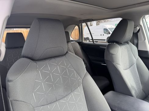 Used 2021 Toyota RAV4 XLE image 20