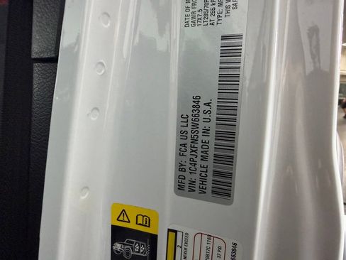Certified 2025 Jeep Wrangler Unlimited Rubicon w/ Convenience Group AWD/4WD image 36