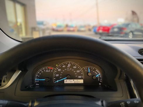 Used 2013 Toyota Camry L image 11