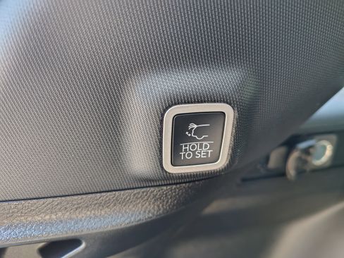 New 2025 Jeep Grand Cherokee Altitude image 12