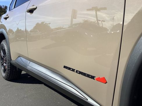 Used 2025 Nissan Rogue SV image 41