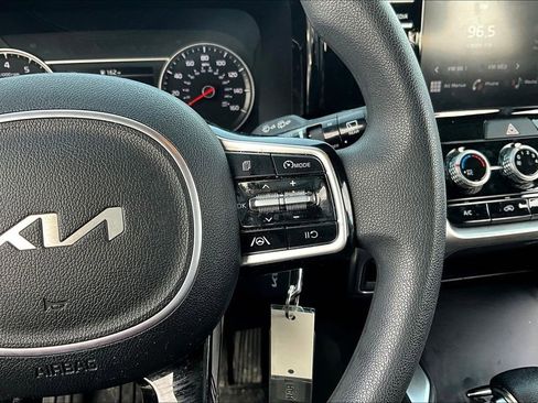 Used 2023 Kia Sorento LX AWD/4WD image 11
