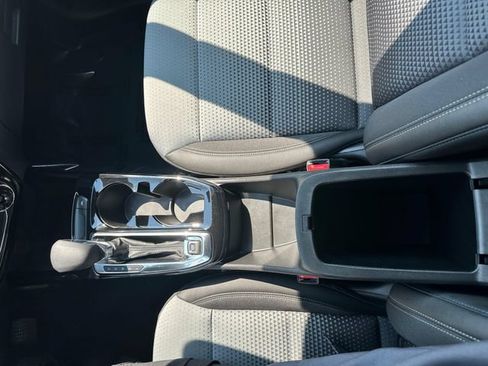 Used 2025 Chevrolet Trax LT FWD image 19