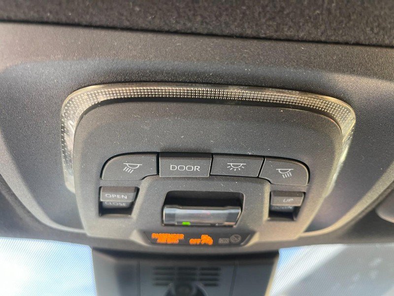 Used 2023 Toyota Corolla SE w/ SE Package FWD image 25