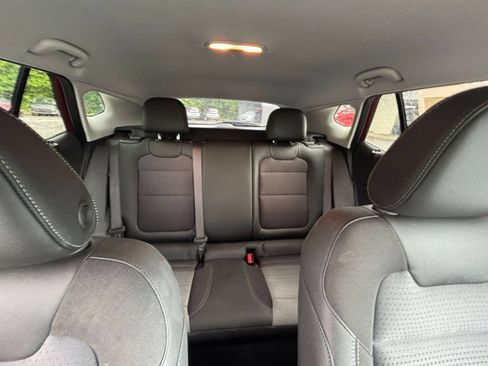 Used 2025 Chevrolet Trax LT w/ LT Convenience Package FWD image 29