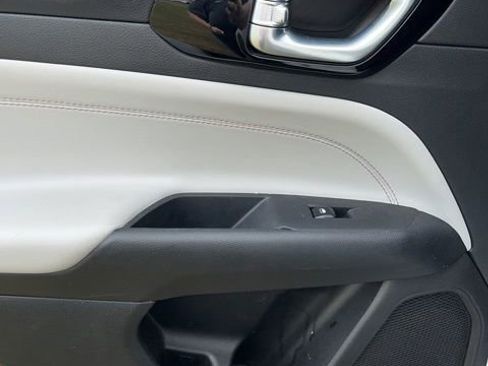 Used 2023 Jeep Compass Limited image 30