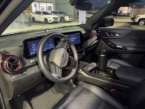 Used 2025 Chevrolet Equinox RS FWD image 14