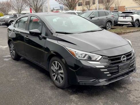 Used 2023 Nissan Versa SV image 5