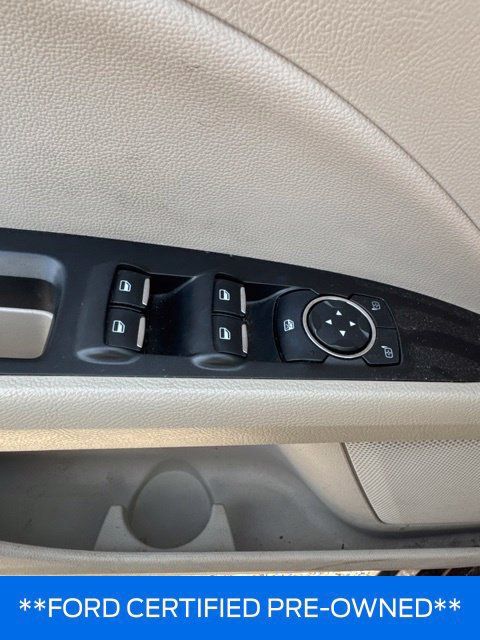 Used 2017 Ford Fusion SE w/ Fusion SE Technology Package FWD image 19