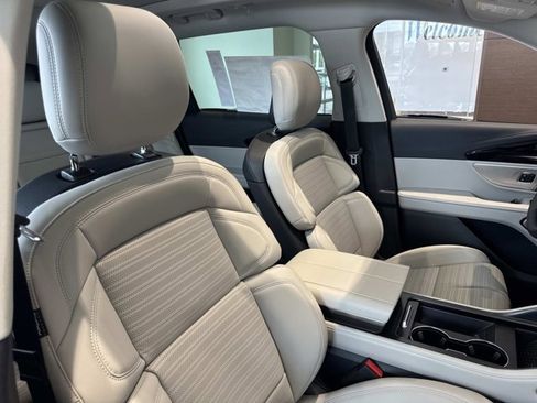 New 2026 Lincoln Nautilus Reserve image 18