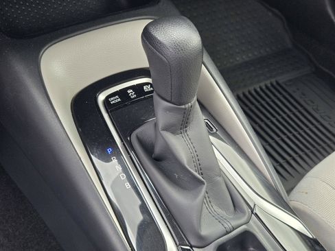 Used 2022 Toyota Corolla LE FWD image 19