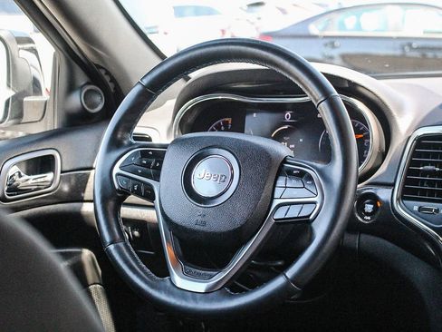 Used 2018 Jeep Grand Cherokee Laredo AWD/4WD image 17