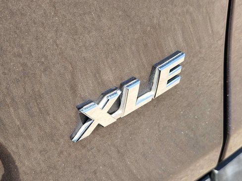 Used 2022 Toyota RAV4 XLE Premium FWD image 11