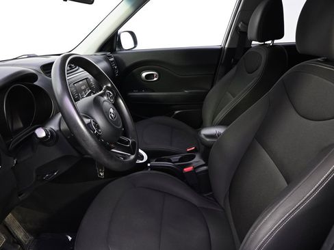 Used 2017 Kia Soul image 11