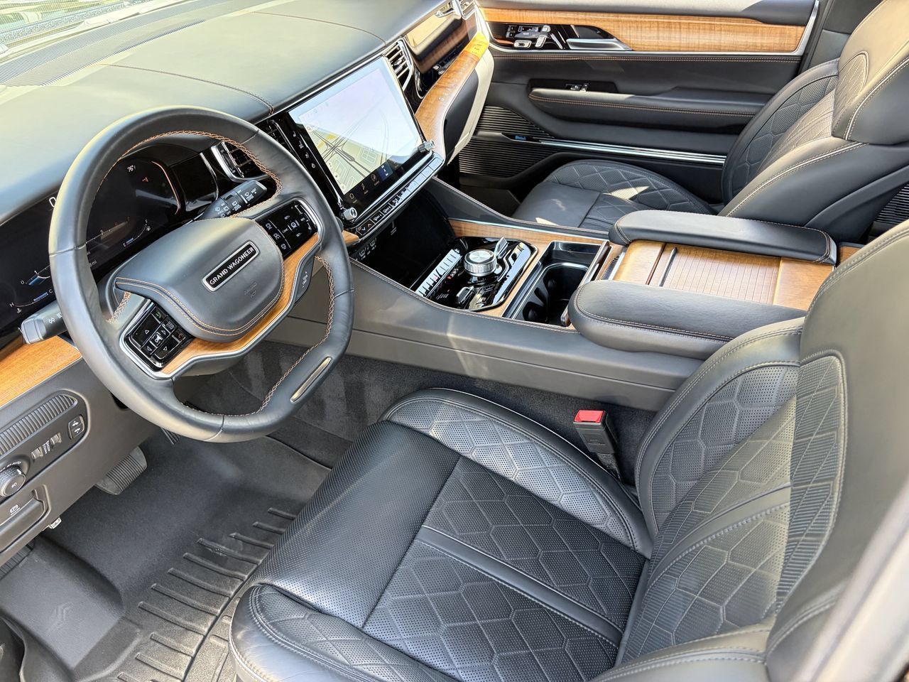 Used 2023 Jeep Grand Wagoneer Series III AWD/4WD image 18