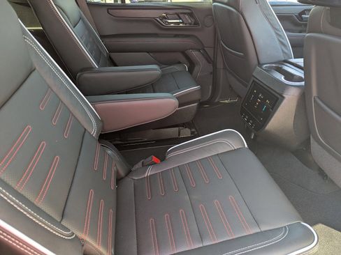 Used 2025 GMC Yukon AT4 Ultimate image 14