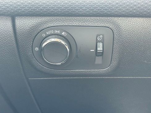 Used 2019 Chevrolet Cruze LS FWD image 25