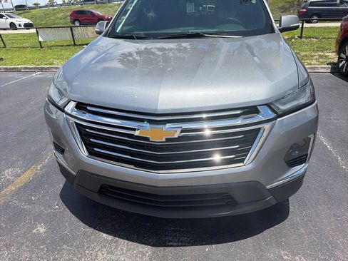 Used 2023 Chevrolet Traverse LT FWD image 2