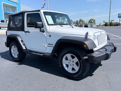 Used 2015 Jeep Wrangler Sport w/ Quick Order Package 24S AWD/4WD image 2