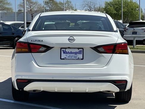 Used 2025 Nissan Altima 2.5 SV image 5